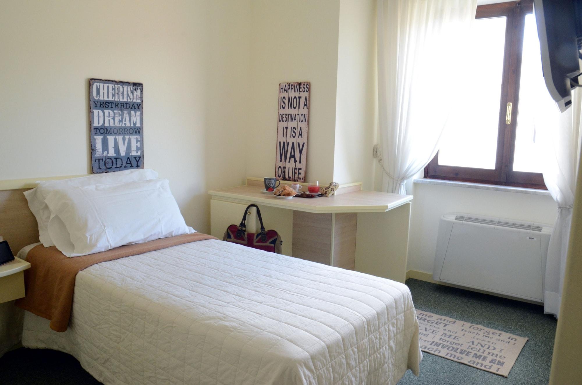 Hotel Bassetto Ferentino Kültér fotó