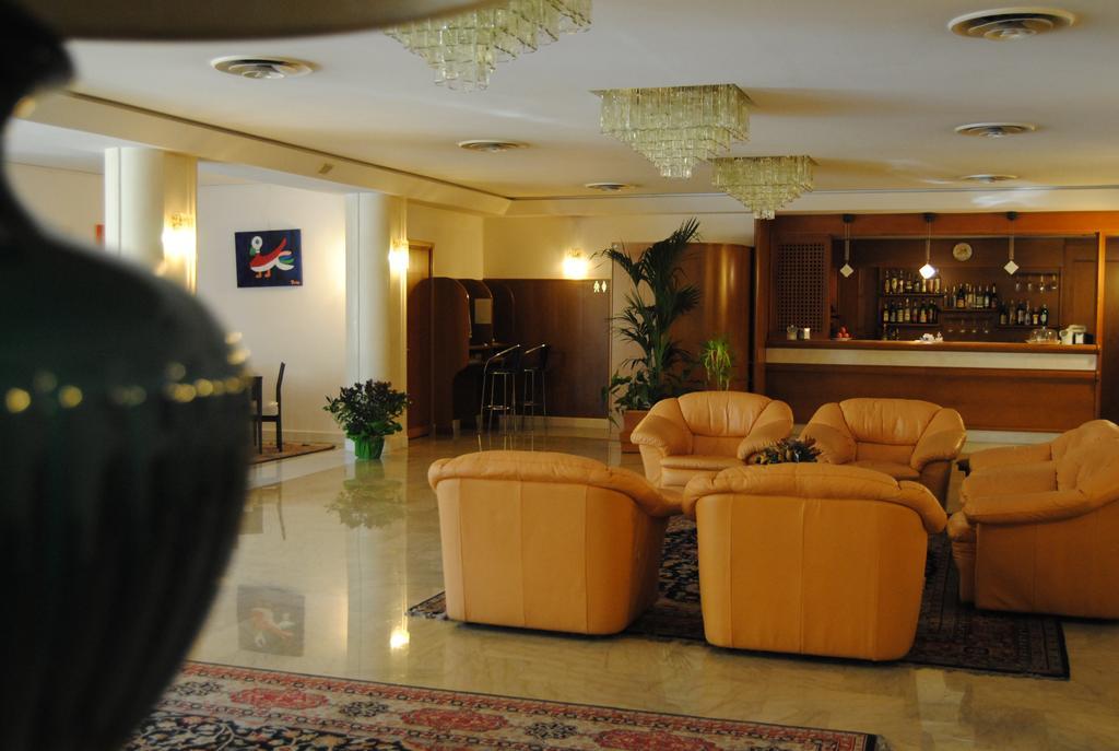 Hotel Bassetto Ferentino Kültér fotó